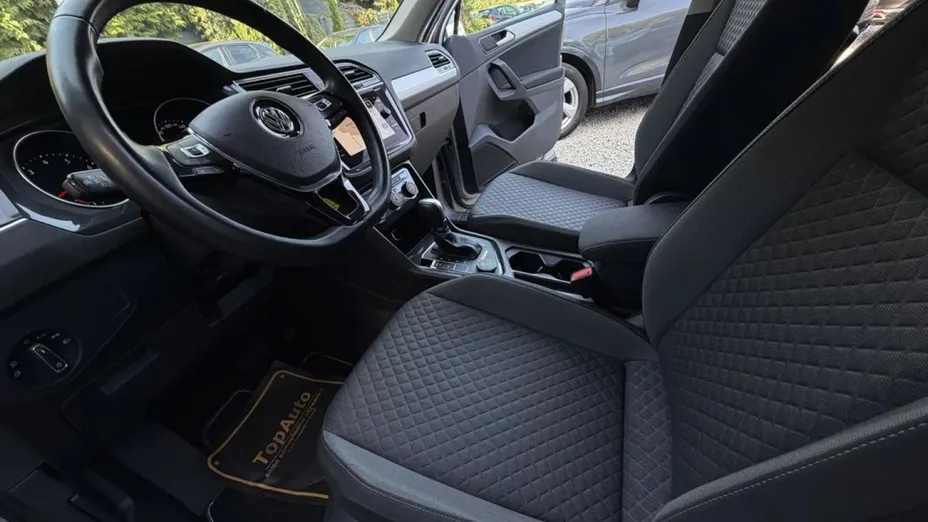 VOLKSWAGEN Tiguan -