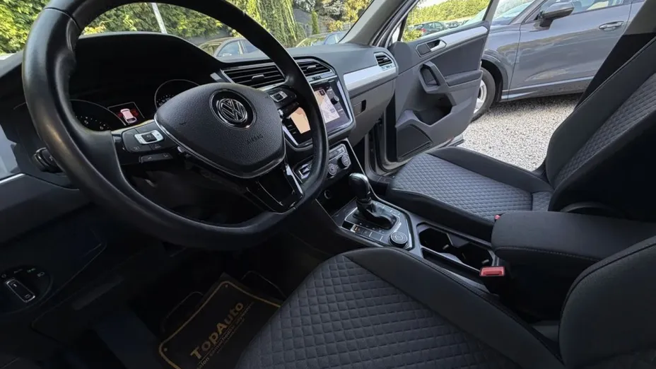 VOLKSWAGEN Tiguan -
