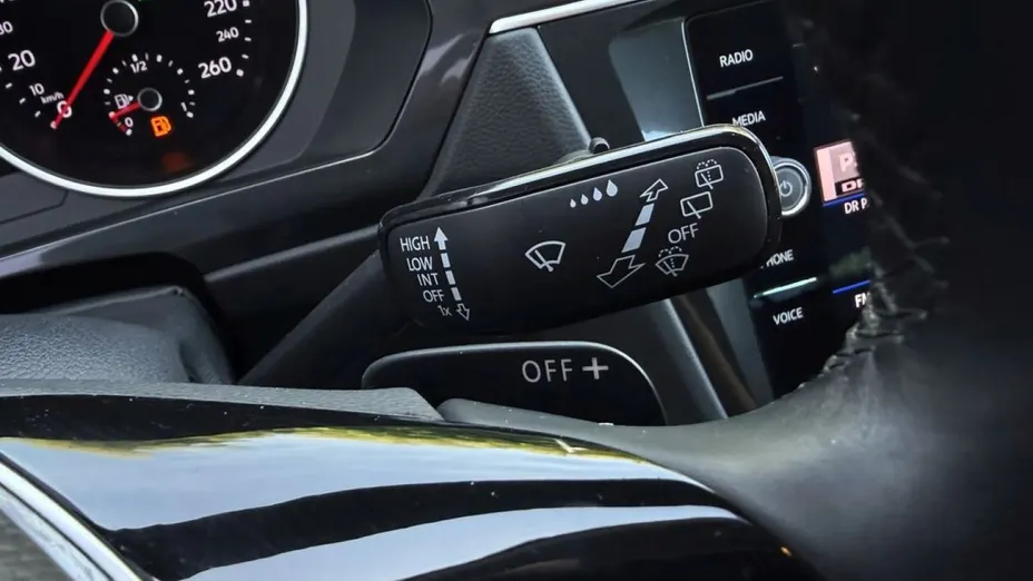 VOLKSWAGEN Tiguan -
