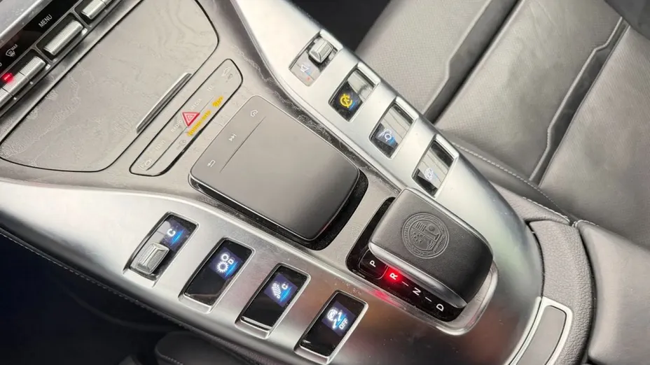 MERCEDES-BENZ AMG GT -