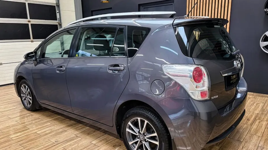 TOYOTA Verso -