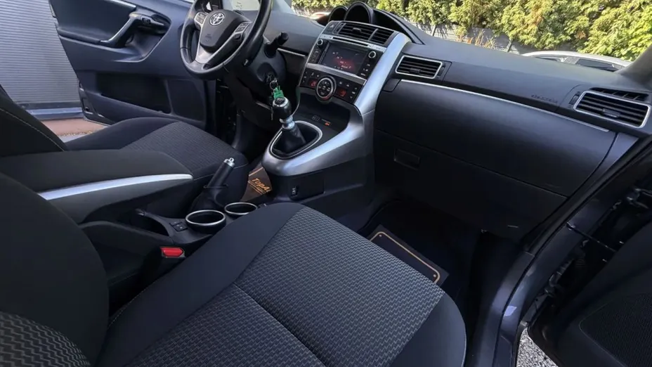 TOYOTA Verso -