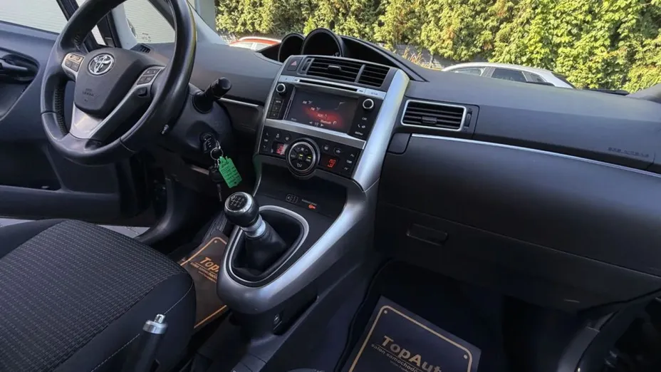 TOYOTA Verso -