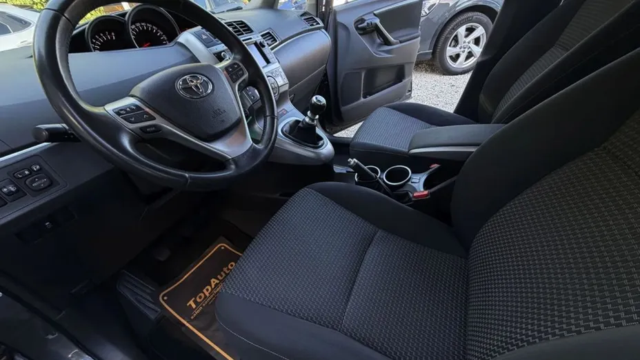 TOYOTA Verso -
