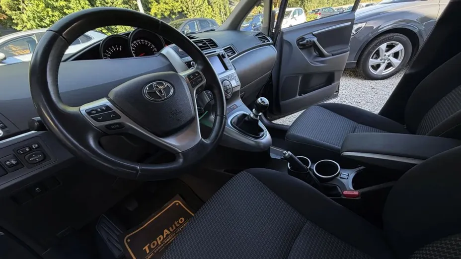 TOYOTA Verso -