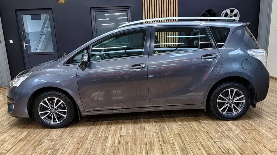 TOYOTA Verso -