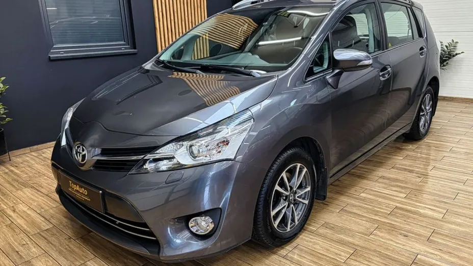 TOYOTA Verso -