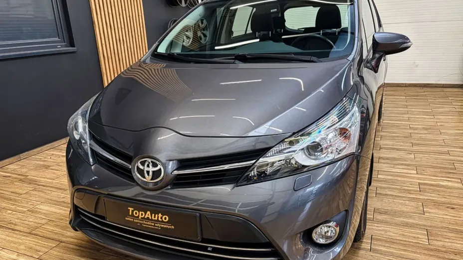 TOYOTA Verso -