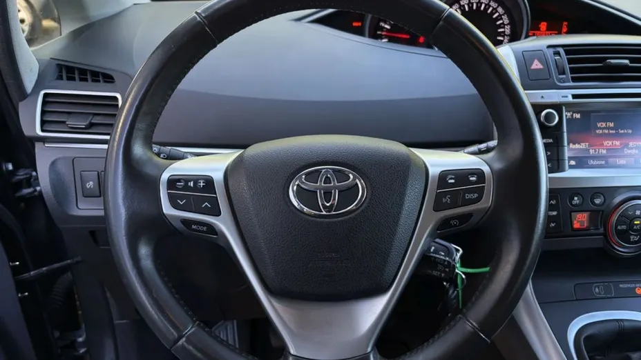 TOYOTA Verso -