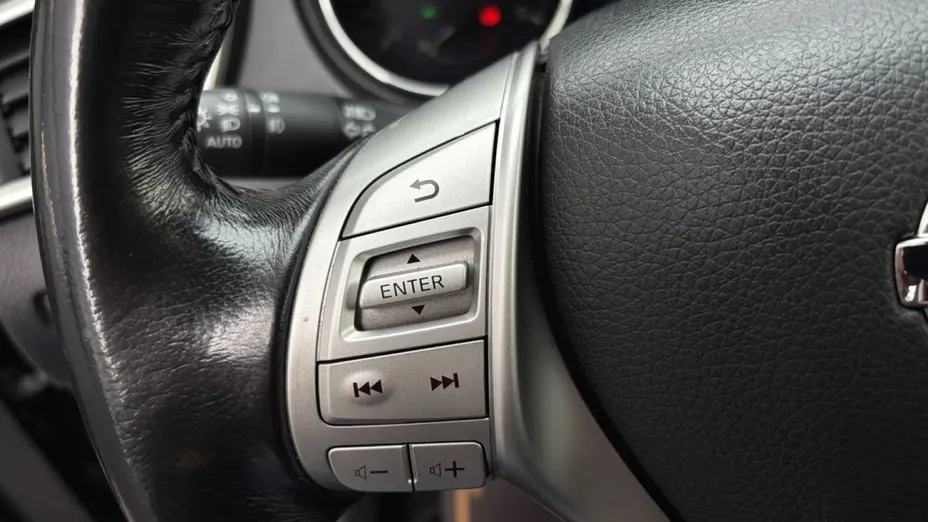 NISSAN X-Trail -