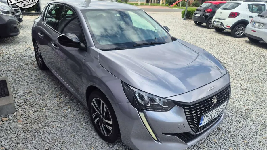 PEUGEOT 208 -