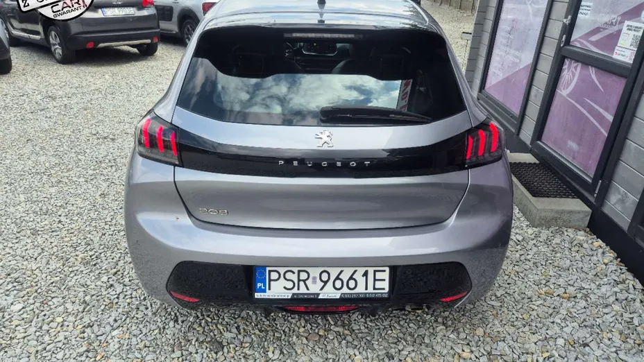 PEUGEOT 208 -