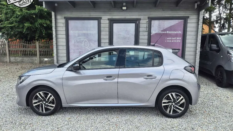 PEUGEOT 208 -