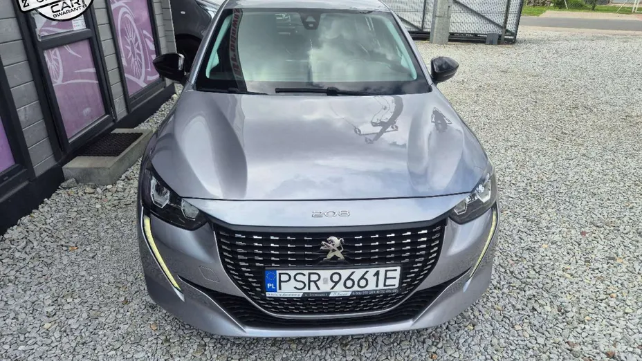 PEUGEOT 208 -