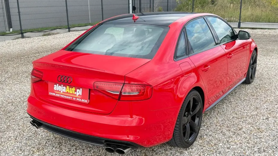 AUDI S4 -