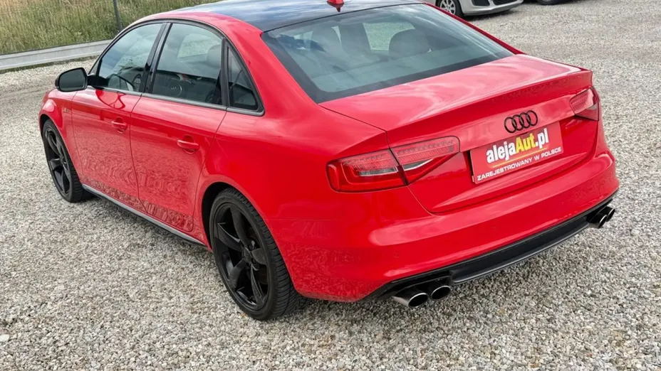 AUDI S4 -