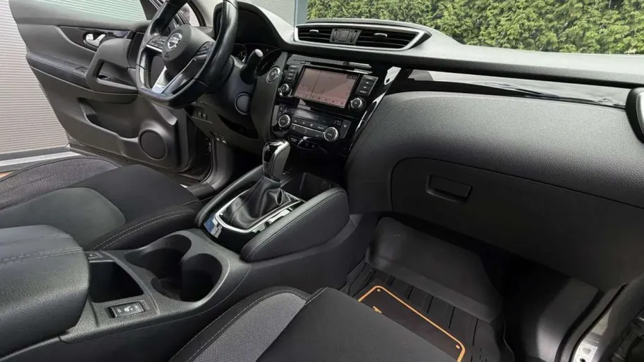 NISSAN Qashqai -
