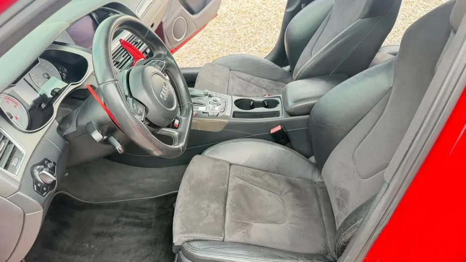 AUDI S4 -
