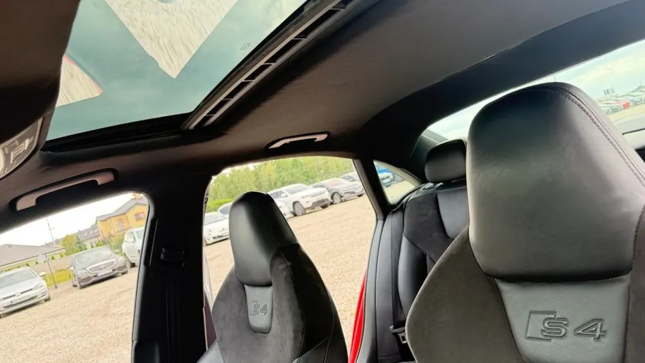 AUDI S4 -