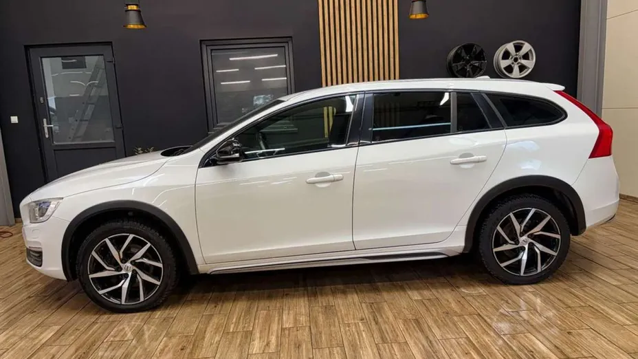 VOLVO V60 -