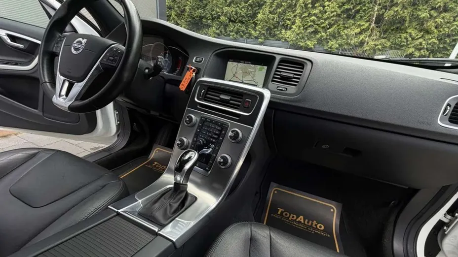 VOLVO V60 -