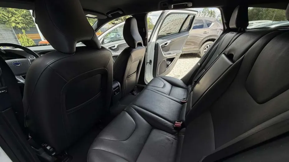 VOLVO V60 -