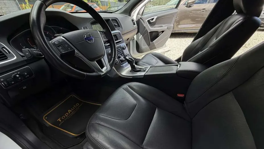 VOLVO V60 -