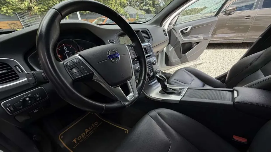 VOLVO V60 -