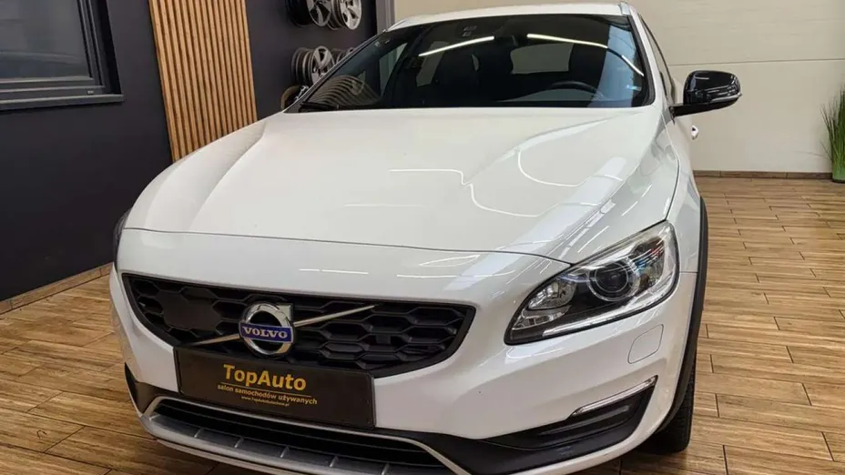 VOLVO V60 -