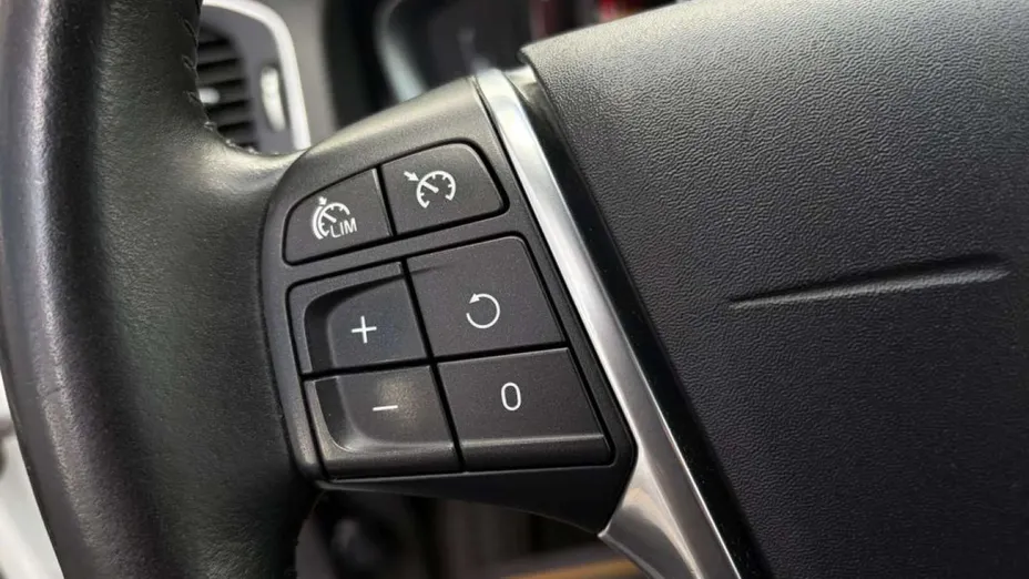 VOLVO V60 -