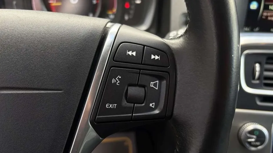 VOLVO V60 -