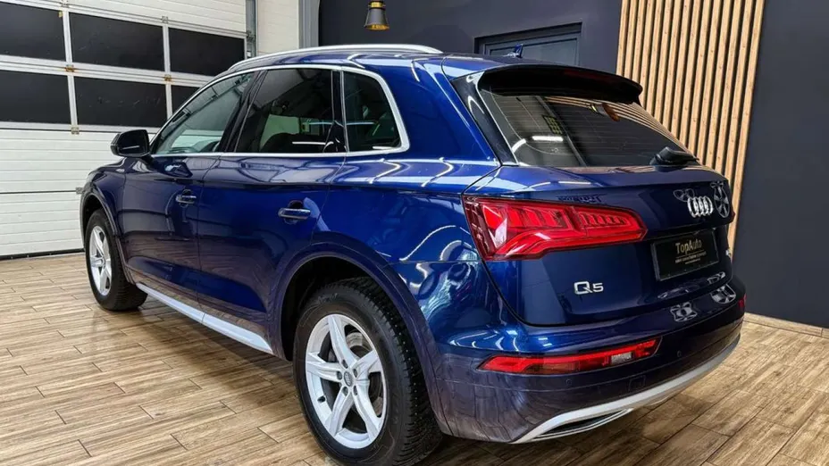 AUDI Q5 -