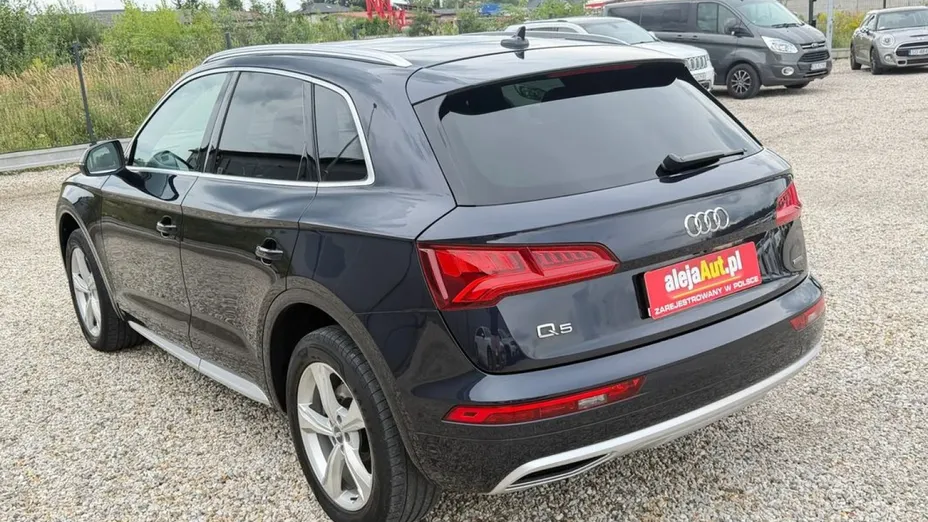 AUDI Q5 -