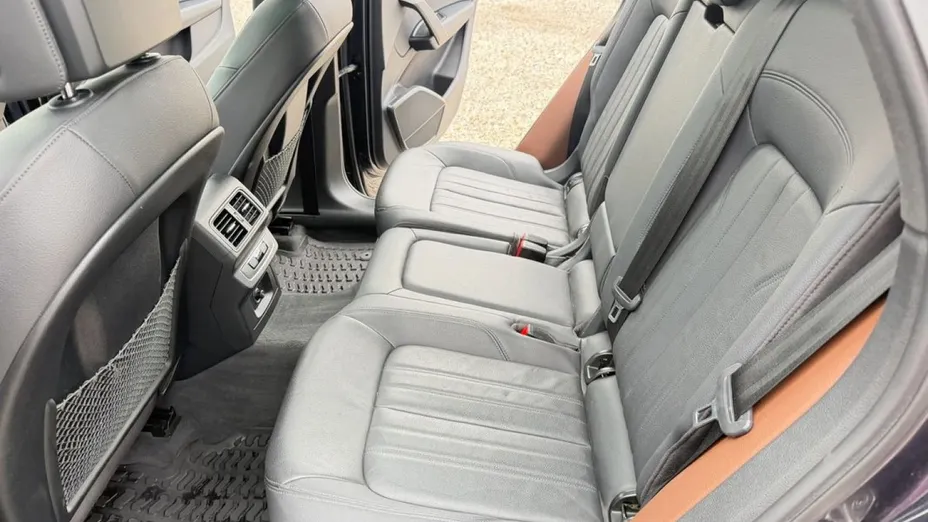 AUDI Q5 -