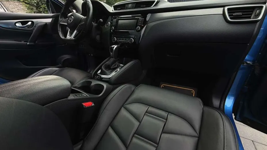 NISSAN Qashqai -