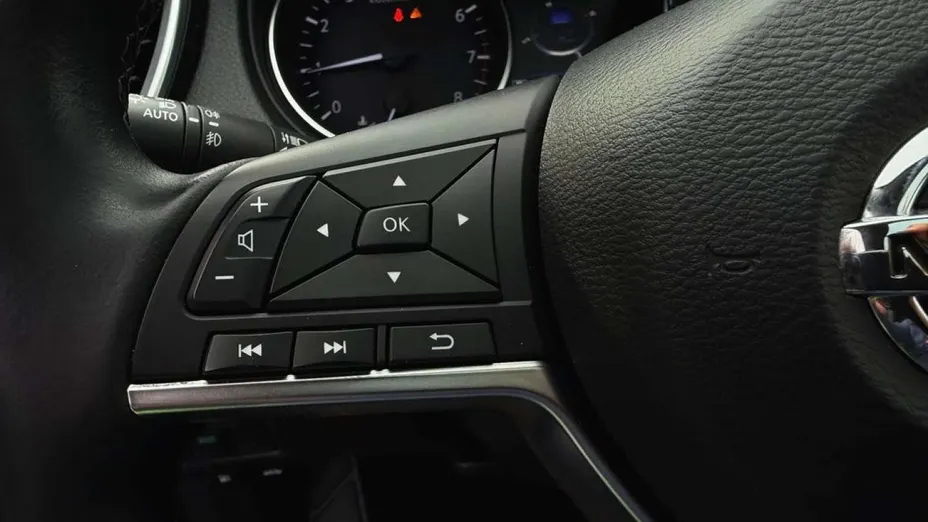 NISSAN Qashqai -