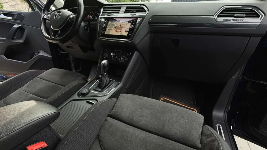 VOLKSWAGEN Tiguan -