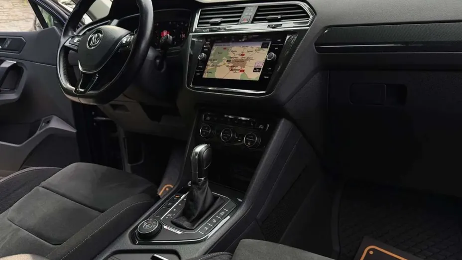 VOLKSWAGEN Tiguan -
