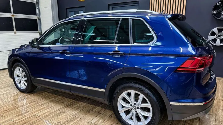VOLKSWAGEN Tiguan -