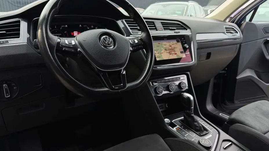 VOLKSWAGEN Tiguan -