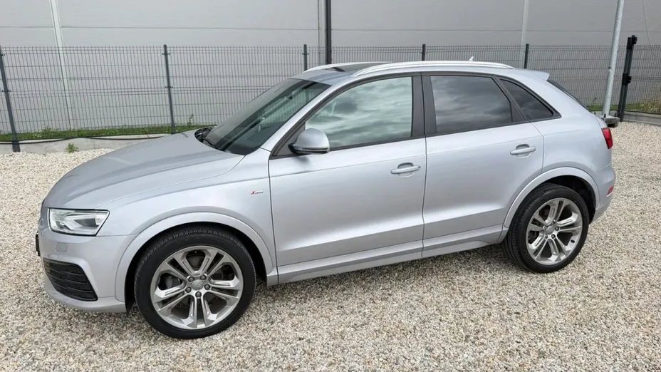 AUDI Q3 -