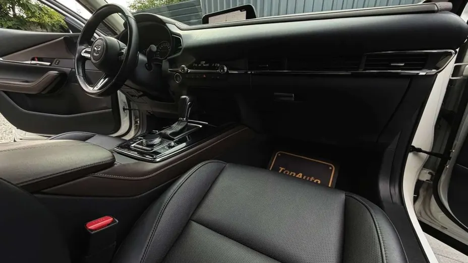 MAZDA CX-30 -