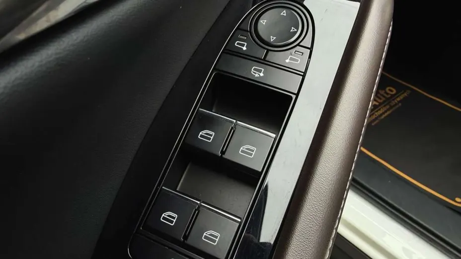 MAZDA CX-30 -