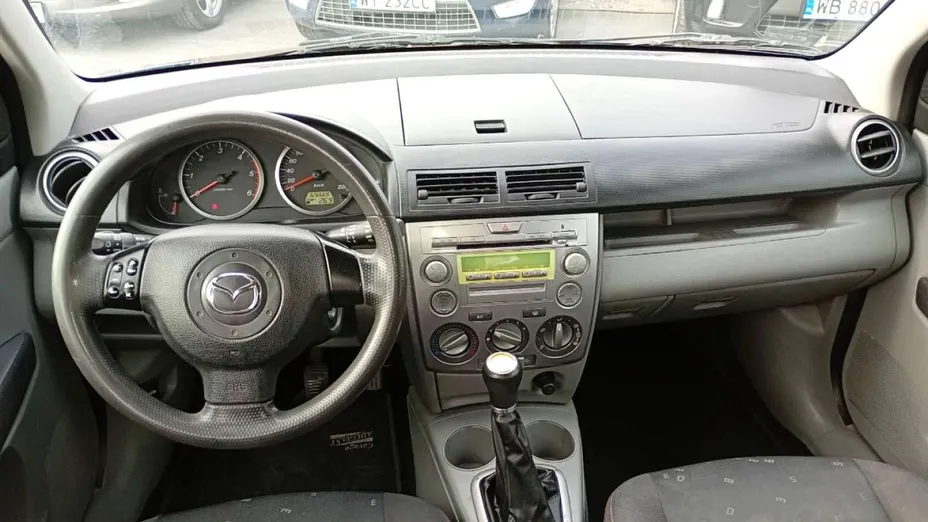 MAZDA 2 -