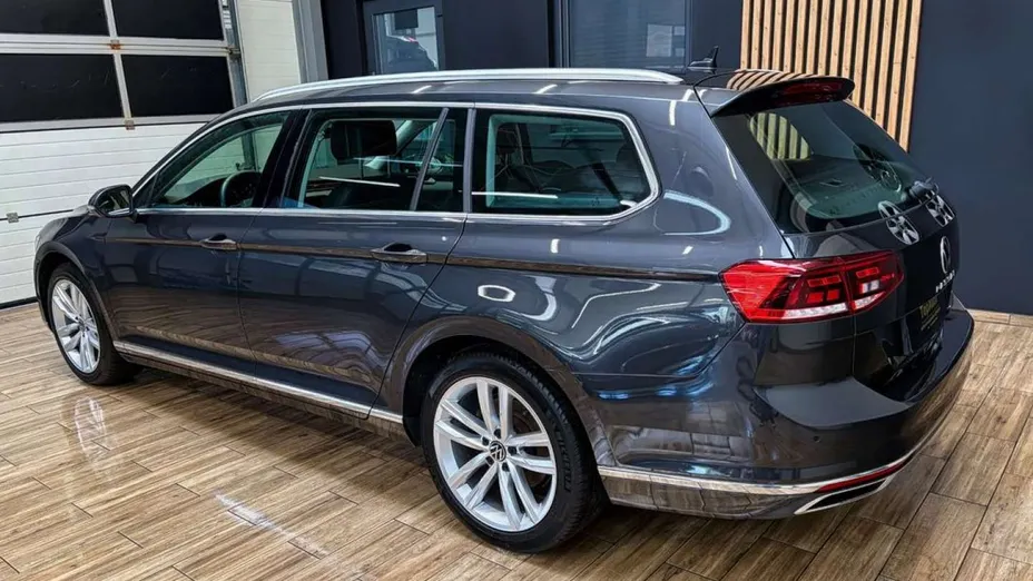 VOLKSWAGEN Passat -