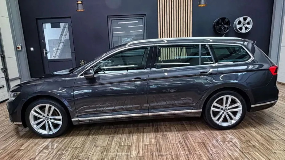 VOLKSWAGEN Passat -