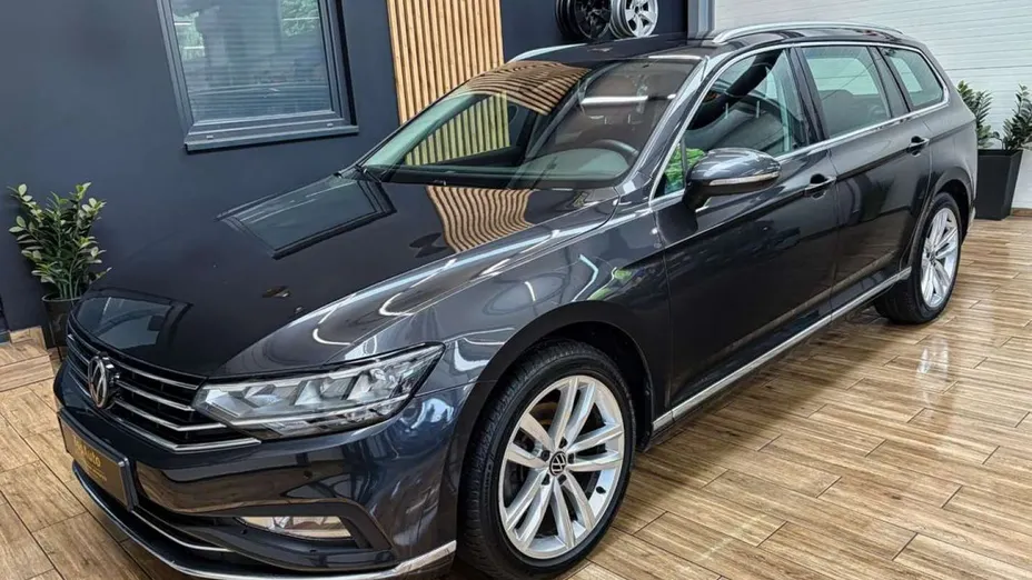 VOLKSWAGEN Passat -