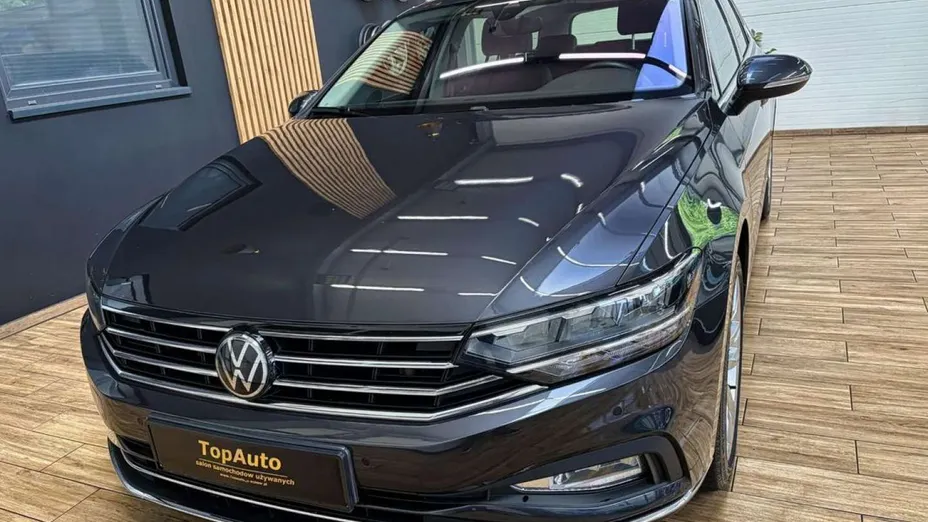VOLKSWAGEN Passat -
