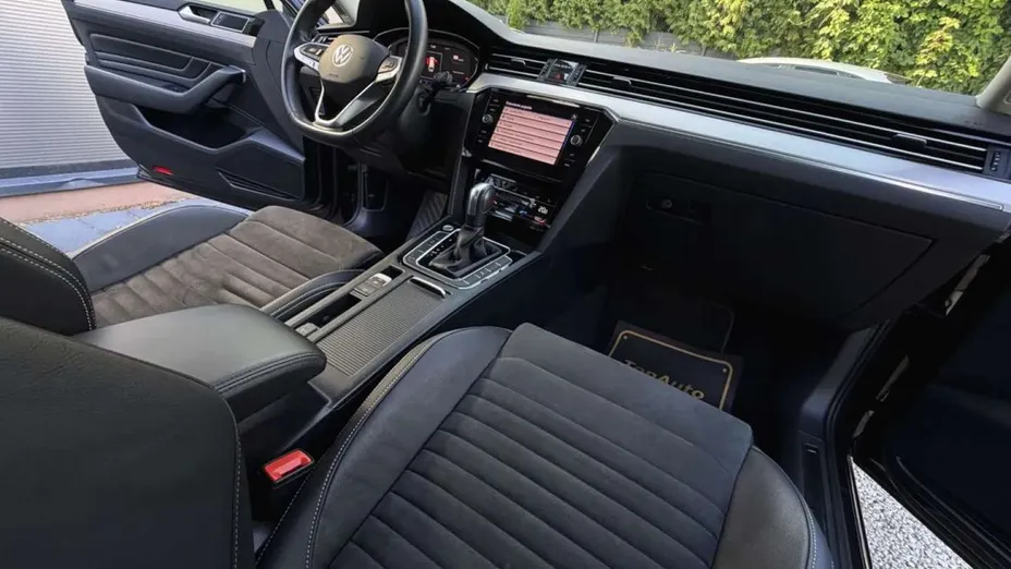 VOLKSWAGEN Passat -