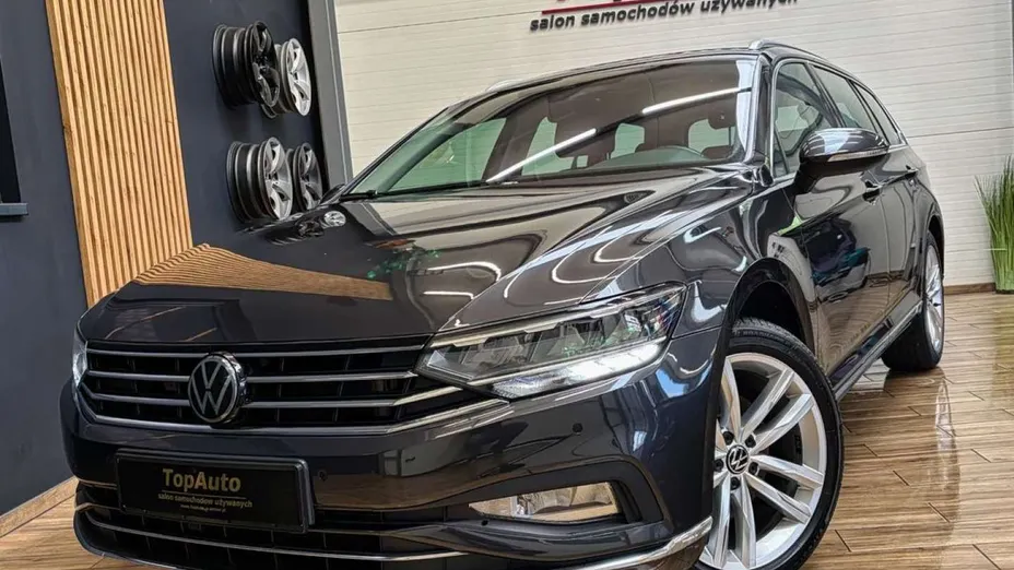 VOLKSWAGEN Passat -